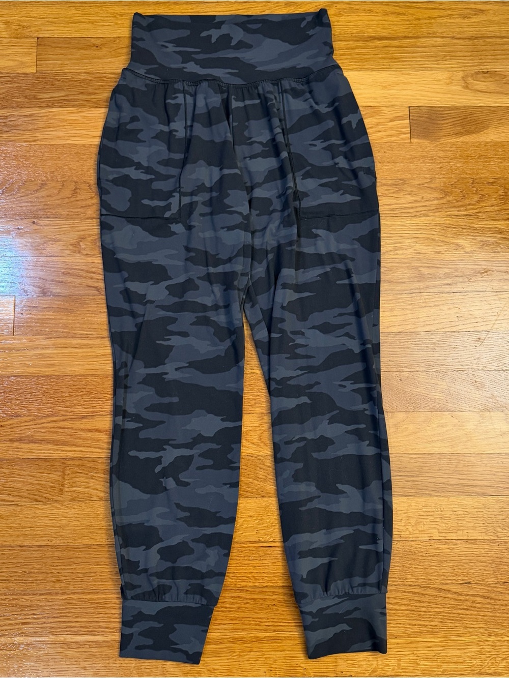 Athleta Salutation Camo Jogger Black - Size XS - Soft Legging Pants